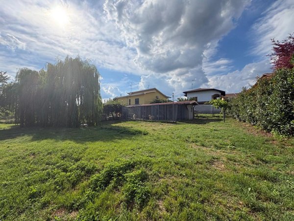 casa indipendente in vendita a Bernate Ticino in zona Casate Ticino