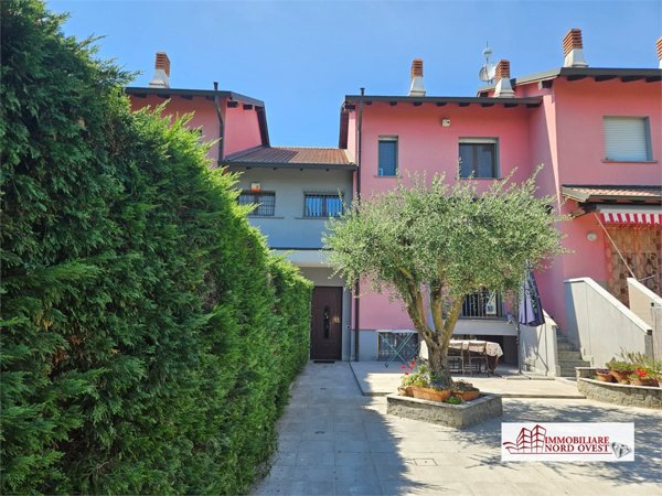 casa indipendente in vendita a Bernate Ticino in zona Casate Ticino