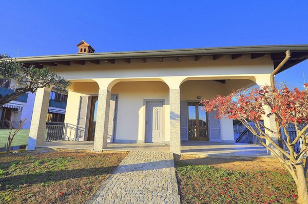 casa indipendente in vendita a Bernate Ticino in zona Casate Ticino