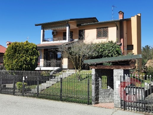 casa indipendente in vendita a Bernate Ticino in zona Casate Ticino