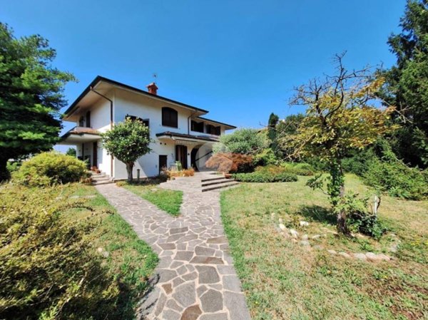casa indipendente in vendita a Bernate Ticino in zona Casate Ticino