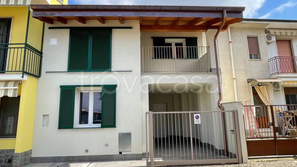 casa indipendente in vendita a Besate