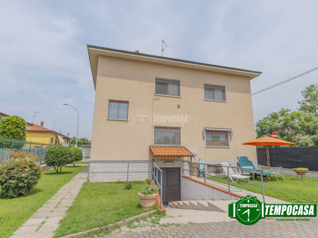 casa indipendente in vendita a Besate