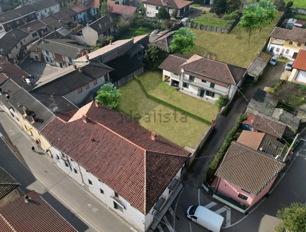 casa indipendente in vendita a Besate