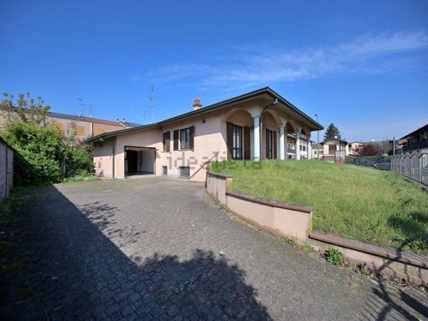 casa indipendente in vendita a Besate