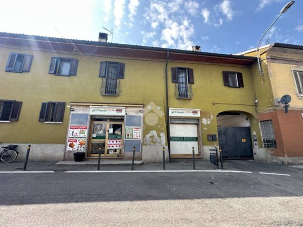 negozio in vendita a Besate