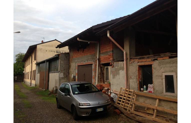 casale in vendita a Besate