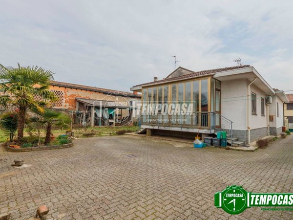 casa indipendente in vendita a Besate