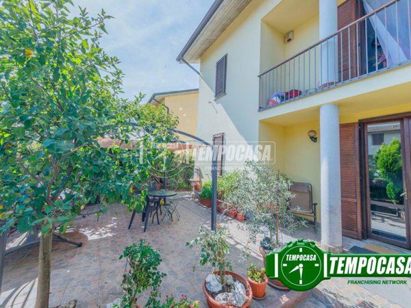 casa indipendente in vendita a Besate