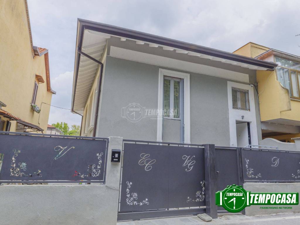 casa indipendente in vendita a Binasco