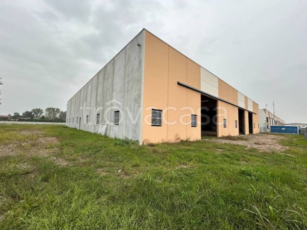 locale commerciale in vendita a Binasco
