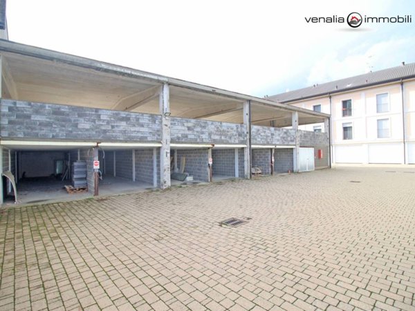 intera palazzina in vendita a Binasco