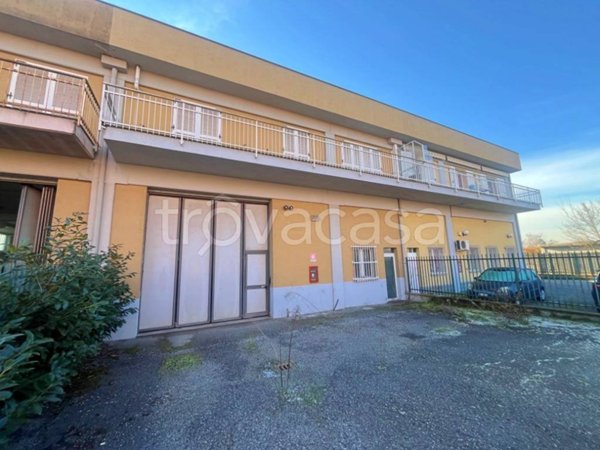 locale commerciale in vendita a Binasco