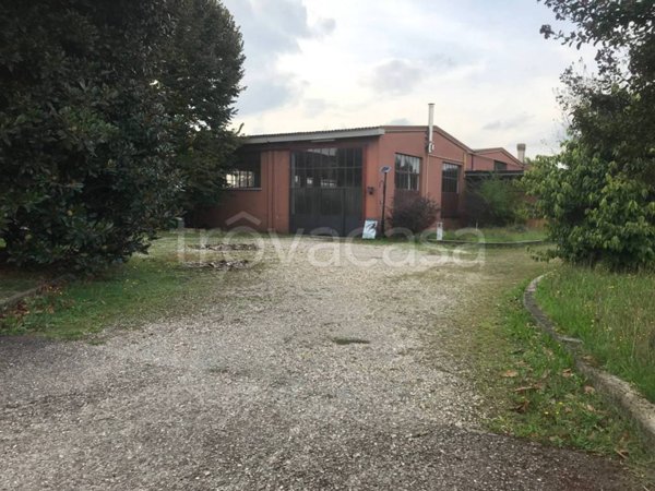 locale commerciale in vendita a Binasco