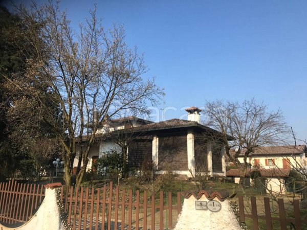 casa indipendente in vendita a Binasco