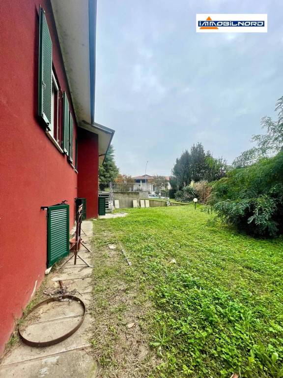 casa indipendente in vendita a Binasco