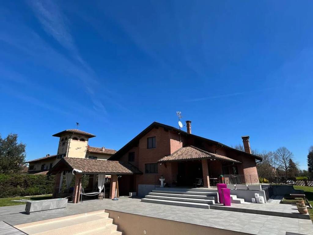 casa indipendente in vendita a Binasco