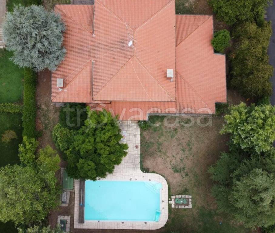 casa indipendente in vendita a Binasco