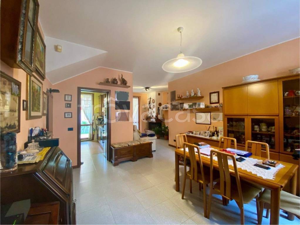 casa indipendente in vendita a Binasco