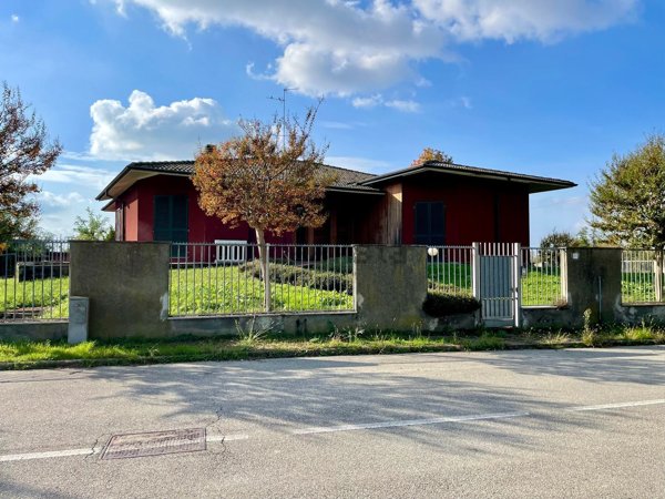 casa indipendente in vendita a Binasco