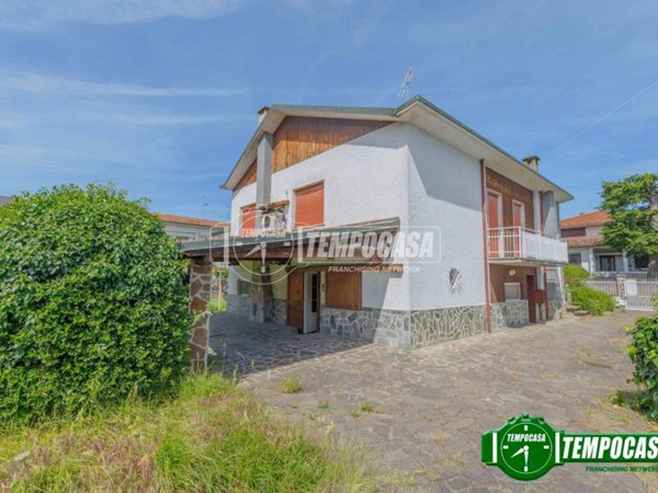 casa indipendente in vendita a Binasco