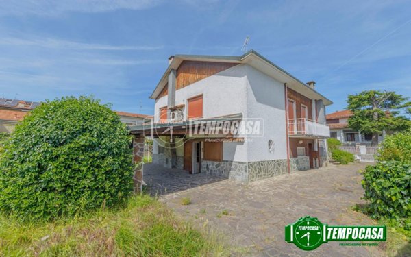 casa indipendente in vendita a Binasco