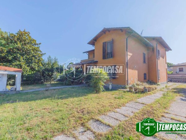 casa indipendente in vendita a Binasco