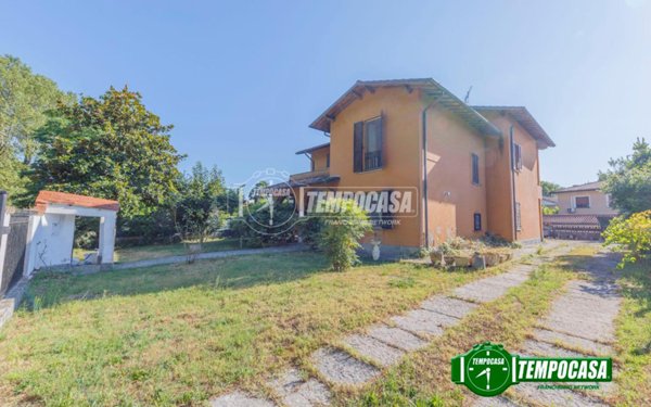 casa indipendente in vendita a Binasco