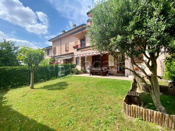 casa indipendente in vendita a Binasco