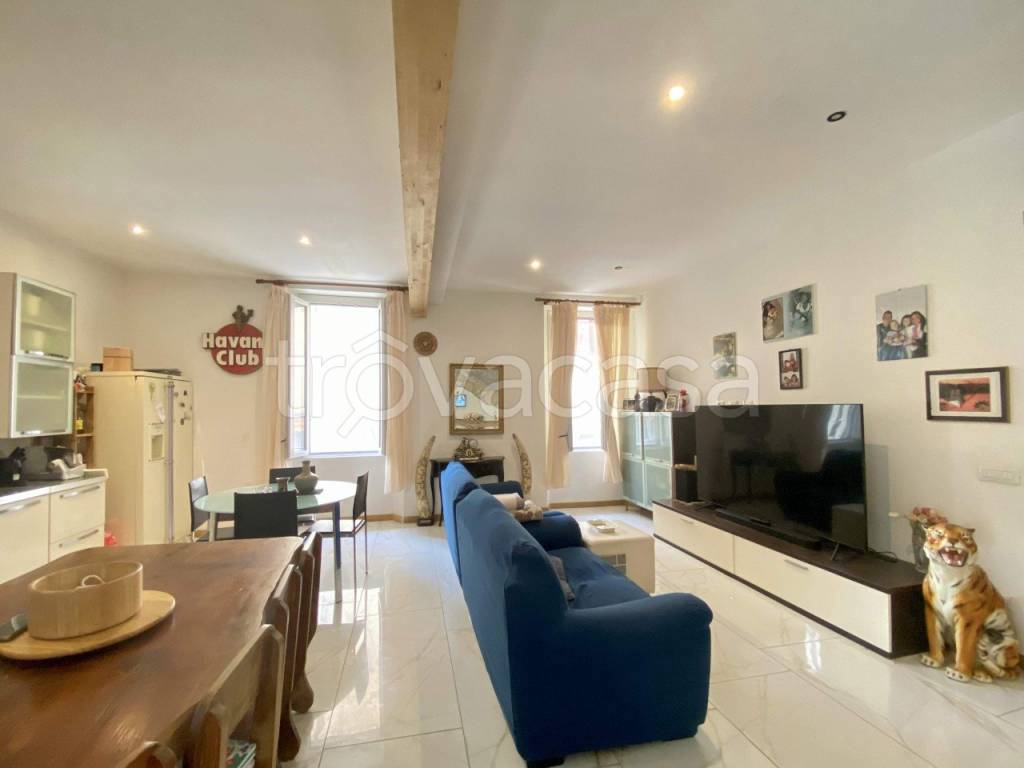 casa indipendente in vendita a Binasco