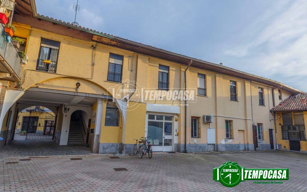 negozio in vendita a Binasco