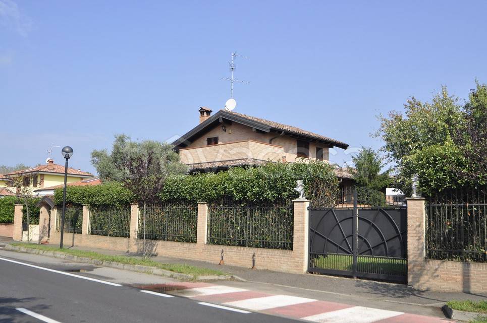 casa indipendente in vendita a Binasco