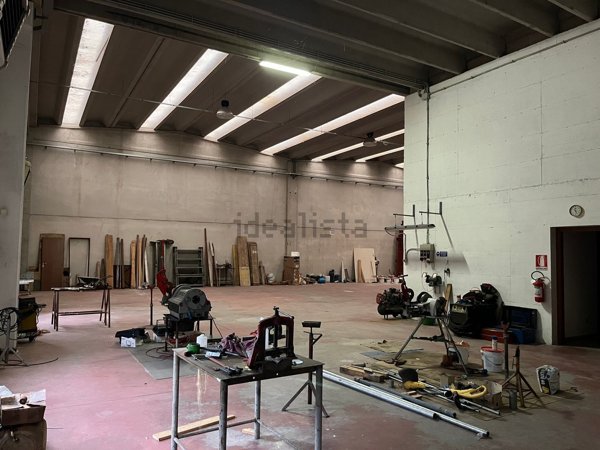 capannone in vendita a Binasco