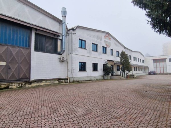 locale commerciale in vendita a Binasco