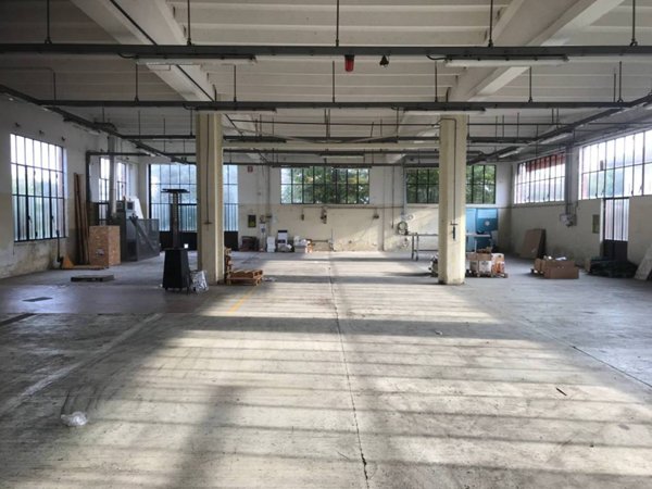 locale commerciale in vendita a Binasco