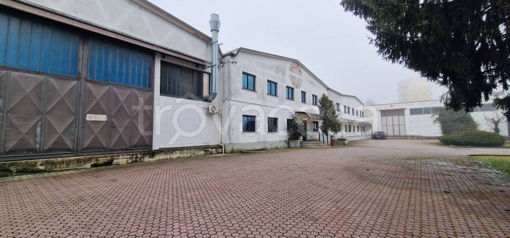 capannone in vendita a Binasco