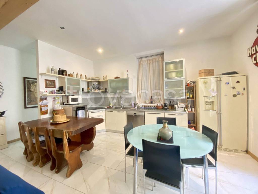 casa indipendente in vendita a Binasco