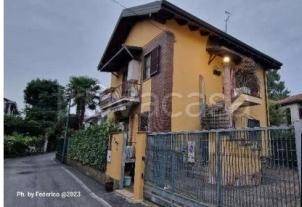 casa indipendente in vendita a Binasco