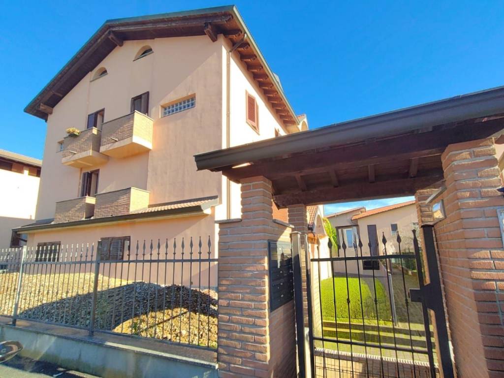 appartamento in vendita a Binasco