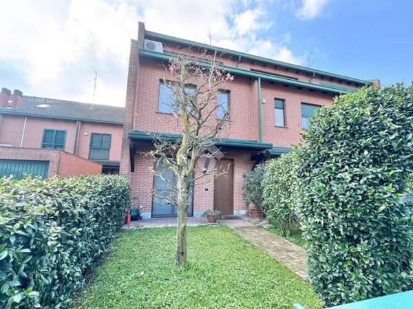 casa indipendente in vendita a Binasco