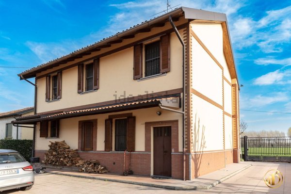 casa indipendente in vendita a Binasco