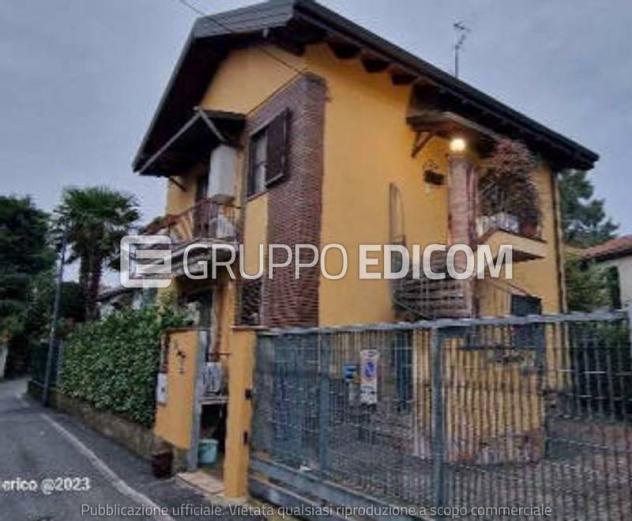casa indipendente in vendita a Binasco
