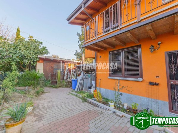 casa indipendente in vendita a Binasco