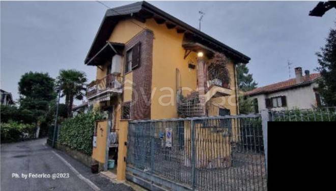 casa indipendente in vendita a Binasco