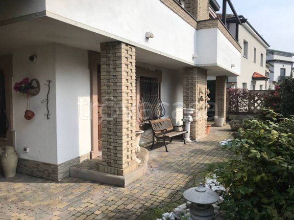 casa indipendente in vendita a Binasco