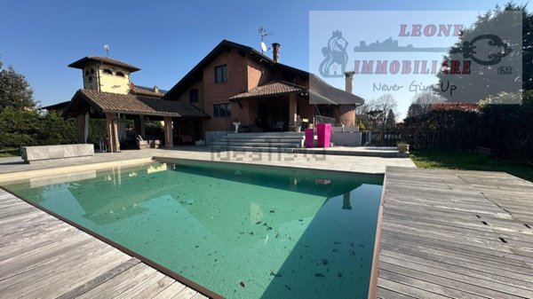 casa indipendente in vendita a Binasco