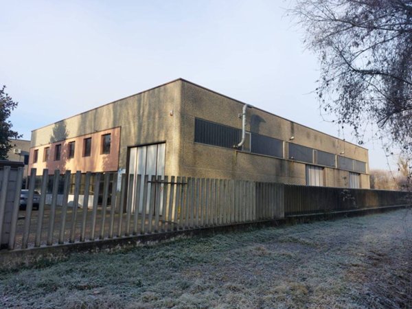 locale commerciale in vendita a Binasco