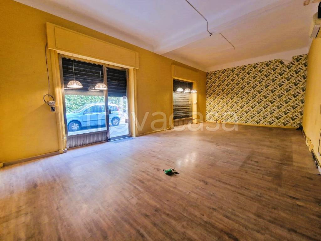 negozio in vendita a Binasco