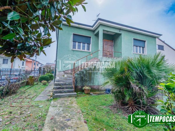 casa indipendente in vendita a Binasco
