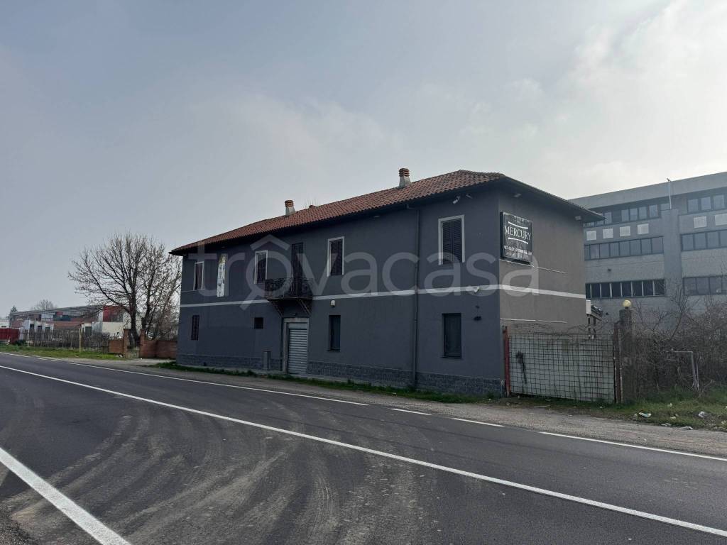 negozio in vendita a Binasco